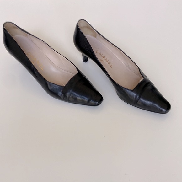 Chanel Vintage Lambskin Pumps - Picture 2 of 6